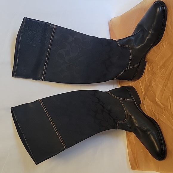 Coach - Picture 3 of 8